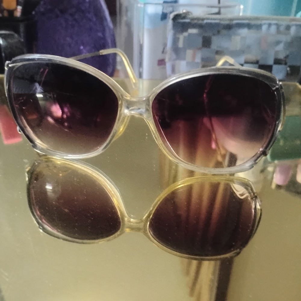 Elegant Gold and Black Sunglasses